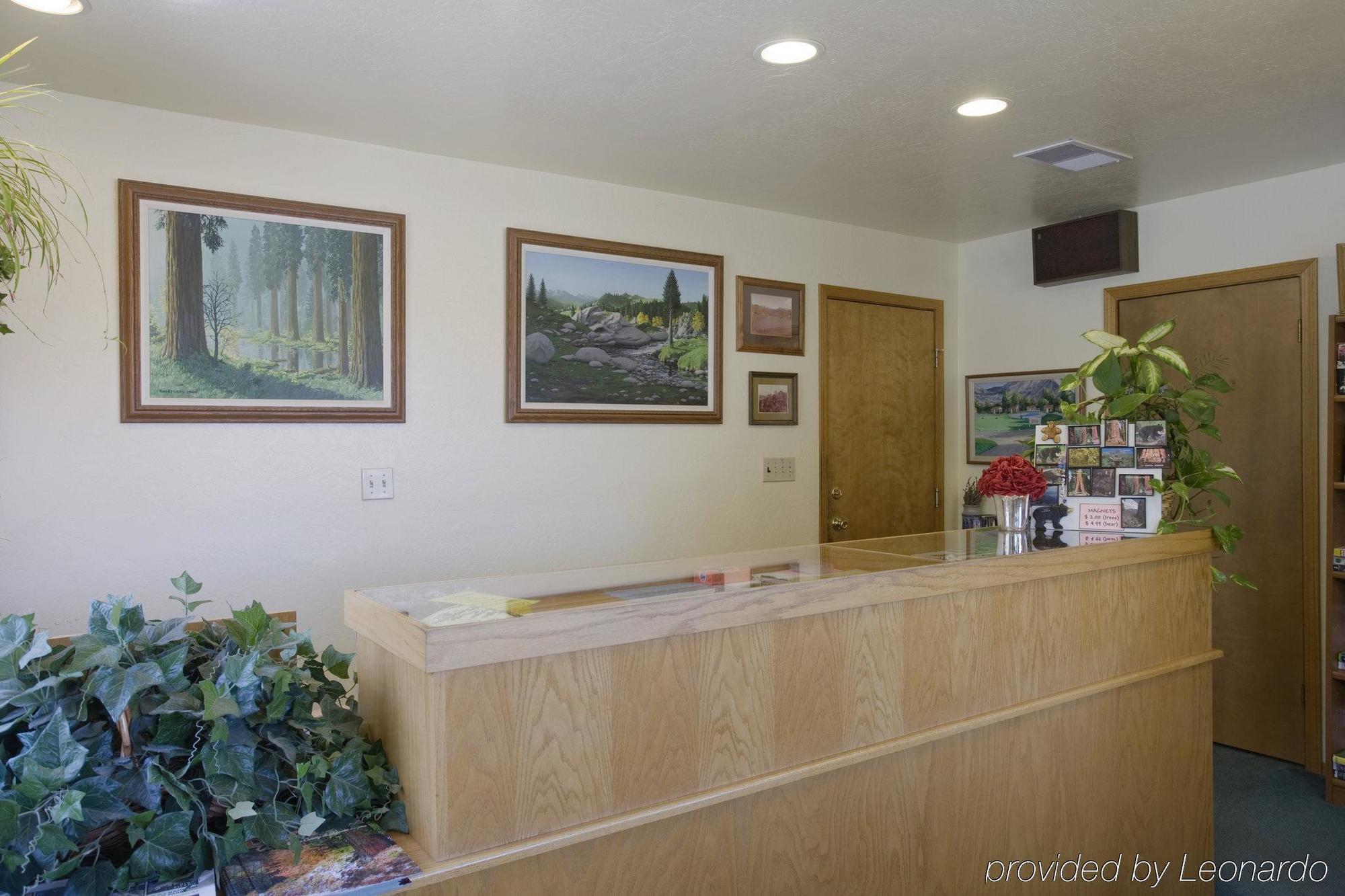 Lazy J Ranch Motel Три Ривърс Интериор снимка