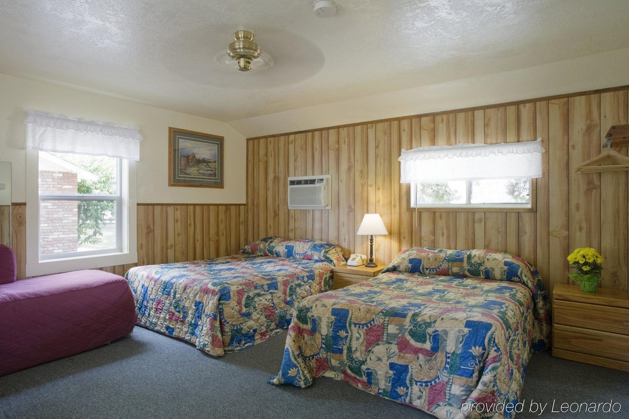 Lazy J Ranch Motel Три Ривърс Стая снимка