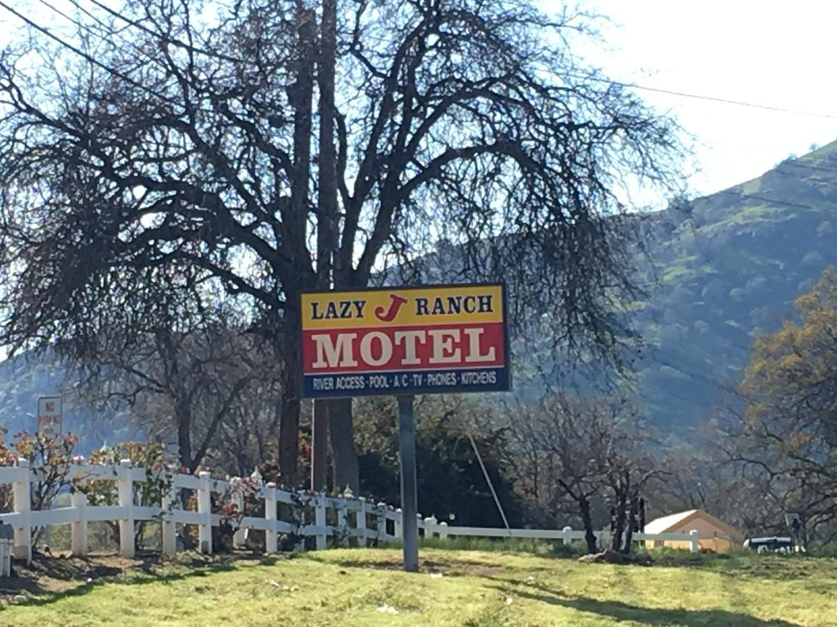 Lazy J Ranch Motel Три Ривърс Екстериор снимка