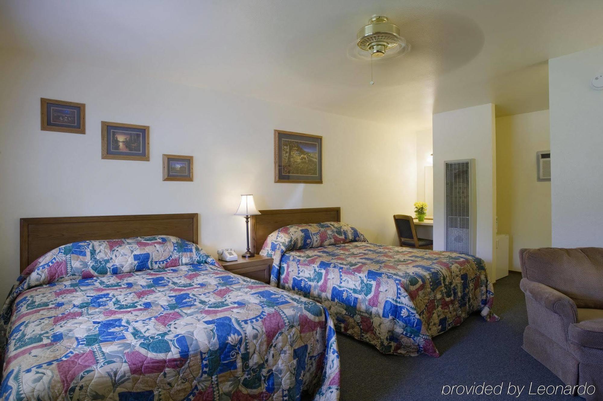 Lazy J Ranch Motel Три Ривърс Стая снимка