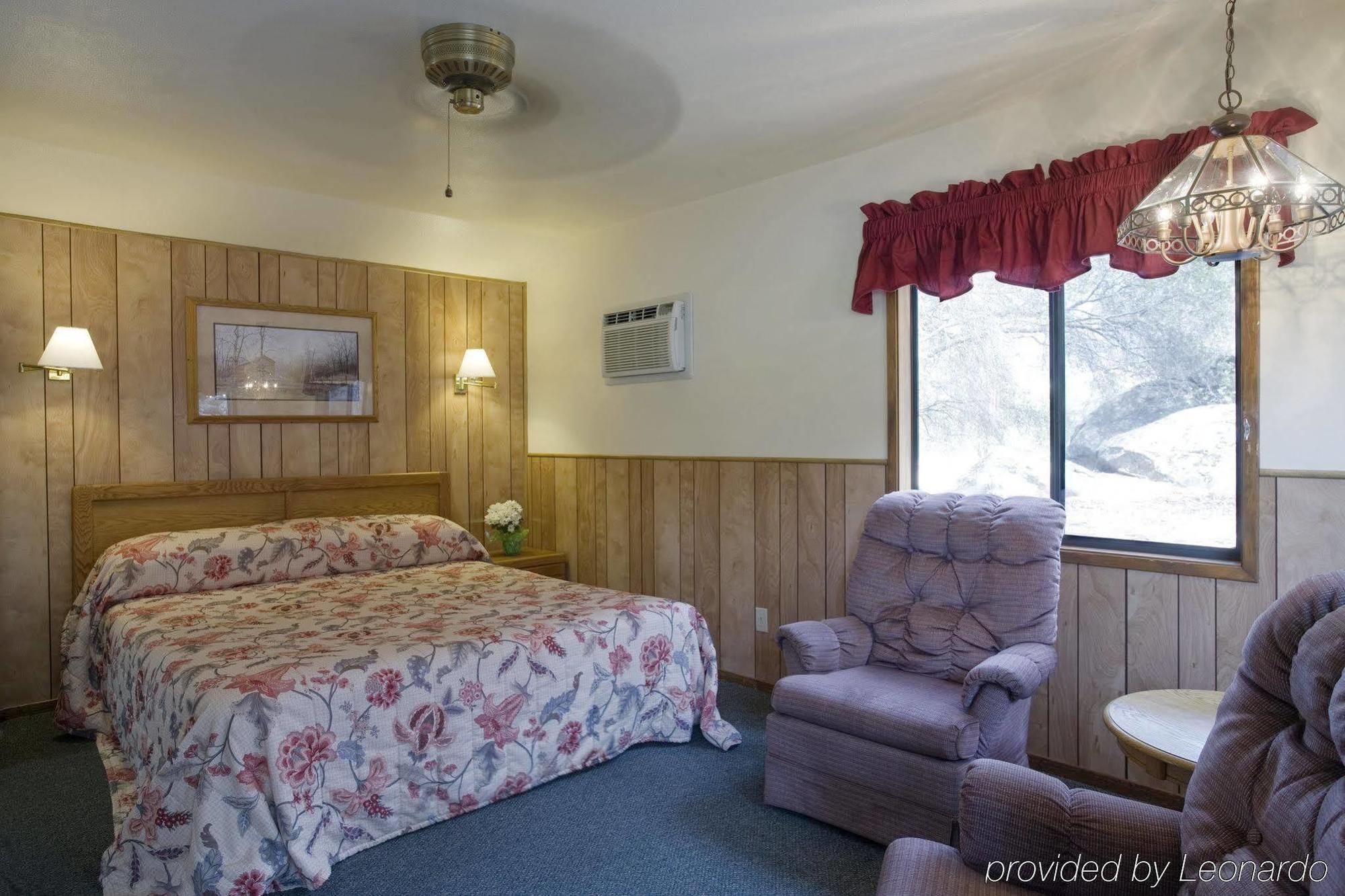 Lazy J Ranch Motel Три Ривърс Стая снимка
